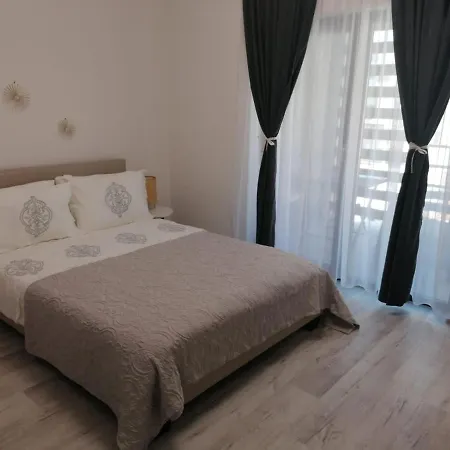 Derin Apartament Quantum Residence Mamaia Nord 아파트